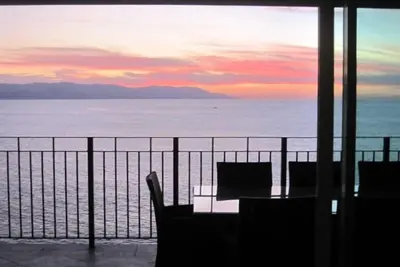 Image de Magnifiquement nommé Hotel Zone Beachfront Luxury avec une vue à couper le souffle
