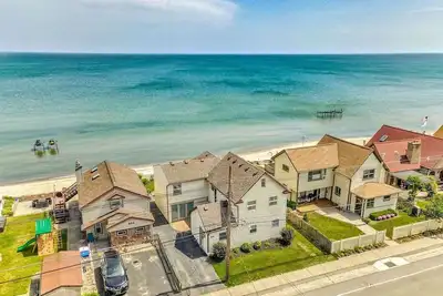 Image de Accueil en bord de mer sur le lac Ontario avec 50 'de Sandy Beach!