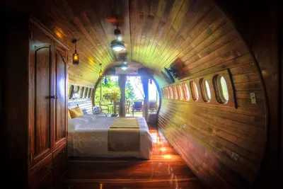 Image de Cabane de cockpit de la jungle romantique au-dessus des plages de Manuel Antonio White Sand