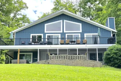 Image de Accueil du secteur riverain de Smith Mountain Lake avec spa et eau