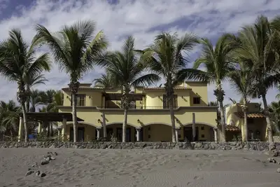 Image de Escape To An Ocean Front Five Star Paradise: A 10 minutes à pied Loreto