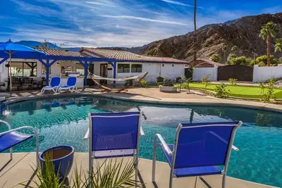 Image de Nouveau remodelage de style mission, 3 patios, grande piscine et green sur un terrain supplémentaire