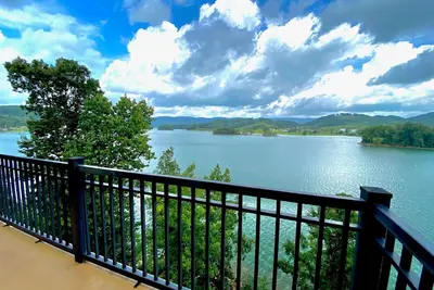Image de Lazy Days 3 br Condo sur le lac Cherokee, piscine