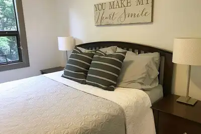 Image de Magnifique condo au 2e étage sur Calme Creekside