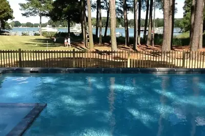 Image de ***** Accueil Waterfront w / piscine à St. Michaels