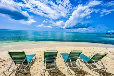 Image de Superbe Beach Front Villa sur 7 Mile Beach