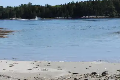 Image de Plage privée face à l'océan! Conviviale et familiale! Maison multi-générationnelle exceptionnelle!
