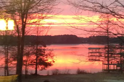 Image de Belle Lakefront Getaway