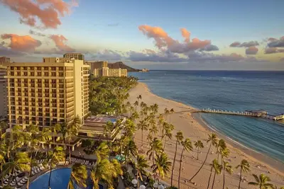 Image de Hilton Hawaiian Village Lagoon Tower, station balnéaire immaculée, lagon privé