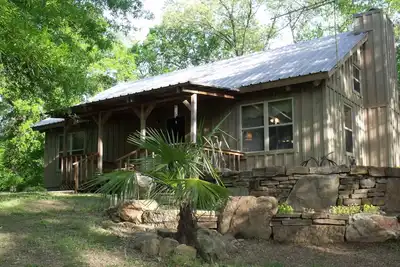 Image de Cabine spacieuse sur un beau terrain à seulement 10 minutes du lac
