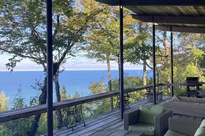 Image de Un chalet privé, construit à la main donnant sur le lac Michigan à 3 miles de Northport