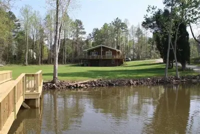 Image de Maison 2 Br avec façade sur le lac, quai flottant et rampe de mise à l'eau
