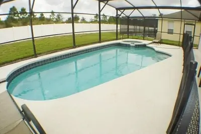 Image de 5 * Pool Home-50 'Hdtv-24hr Gated - Calendrier mis à jour-3 Mi Disney