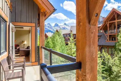Image de Mountain Views - Luxury Canmore Condo à Solara Resort