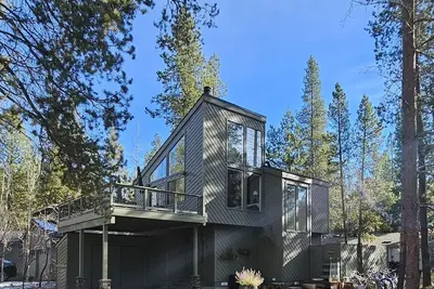 Image de Super emplacement en cul-de-sac en face de Sharc! 8 laissez-passer gratuits inclus!