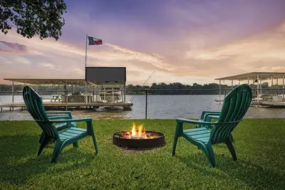 Image de Ancré loin sur le lac Granbury - 4 bdms / 2 bains - Open Water Home