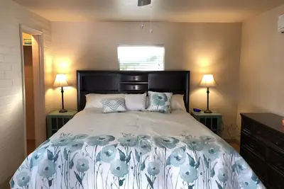 Image de Propre, luxueux 1 chambre avec tout ce dont vous avez besoin. Granite, travertin!