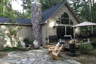 Image de Cottage du Nord; un court trajet vers la plage classée n ° 1 en Amérique!