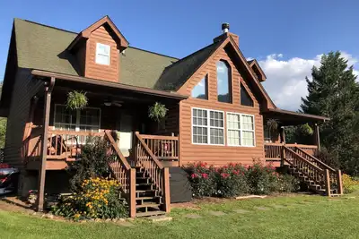 Image de River Cabin, Lrg Hot Tub, Tubing Inner, Pool, Trout Fishin, 20 Min to Helen