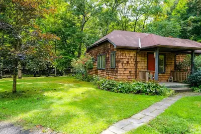 Image de Streamside Cottage distance de marche de la ville de Woodstock