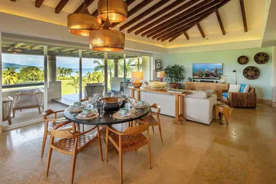 Image de Penthouse rénové haut de gamme avec une vue imprenable! (Premier Mmbshp Golf and Beach)