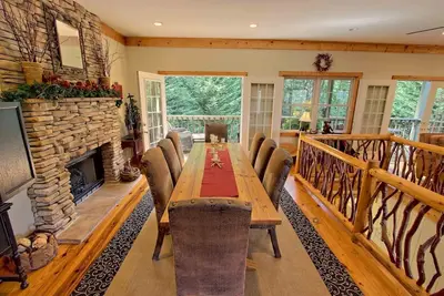 Image de Belle Lodge, 4 chambres roi, toutes avec bains privés! 5 ponts pour profiter.