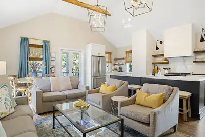 Image de Guesthouse Charleston: Maison Neuve / Parking / Un pâté de maisons à Upper King St.