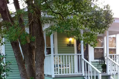 Image de Cottage pittoresque du golfe historique! Marchez jusqu'à la plage, les parcs et le centre-ville!