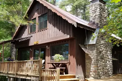 Image de Point de Private Sur Belle Hancock Pond, House est à seulement quelques pas de l'eau