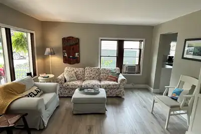 Image de Emplacement parfait pour vos vacances à Charlevoix, à deux pâtés de maisons du lac Michigan