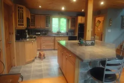 Image de «Muskoka Rustic Beauty» Situé sur le magnifique lac Six Mile!