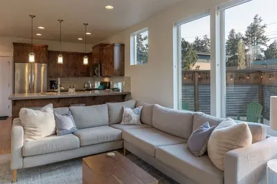 Image de Bluebird Day - High Desert Dwell - Walk Everywhere - Vélos