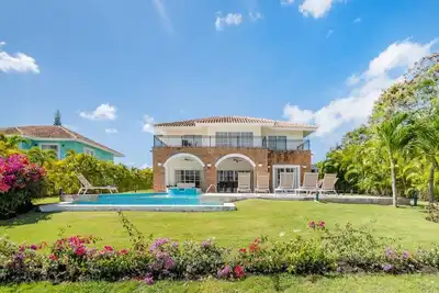 Image de Belle Villa Front De Golf Avec Piscine, Jacuzzi & Maid - Proche De La Ville Et De La Nuit