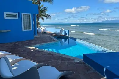 Image de Villa Chavaniac - Spectaculaire propriété en bord de mer