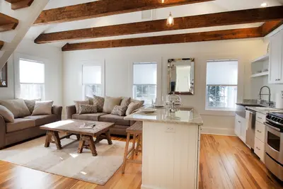 Image de One Market Square - Condo de luxe confortable dans le centre du centre-ville de Pinehurst