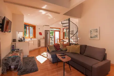 Deep Cove Creekside, Ocean View Retreat