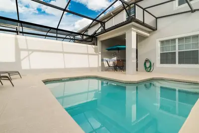 Image de Maison spacieuse avec piscine, près de Disney, lac, centres commerciaux, restaurants et parcours de golf