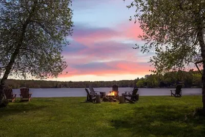 Image de 4br Lakefront Home familiale dans les Poconos! Vues étonnantes et grande cour