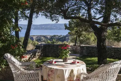 Image de Villa avec piscine! Profitez en beatifull vue à la mer, les montagnes et la rivière