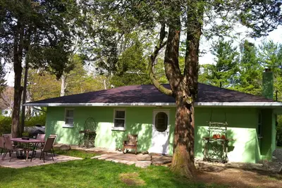 Image de Le Green Cottage dans le charmant Glenn entre South Haven et Saugatuck