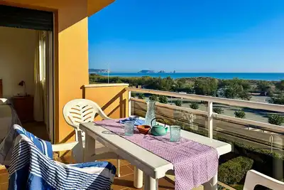 Image de Appartement à 50 mètres de la plage-6 personnes. Deux terrasses. Bassin. Parquing.