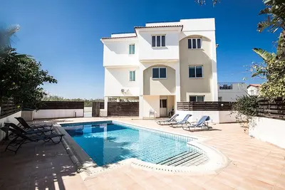 Image de Apte. Faye, Modern 2bdr Pernera Apt. avec piscine communautaire, proche de toutes commodités