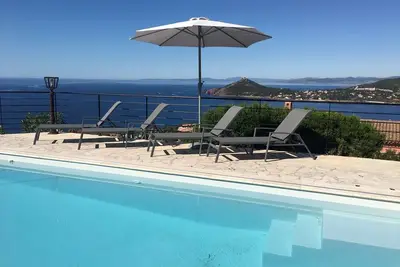 Image de Agay Villa avec piscine - vue panoramique mer et Estérel dans domaine privé