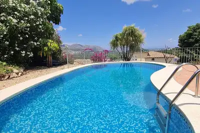 Image de Villa exécutif entièrement climatisé avec piscine privée, Montagne et vue sur la mer