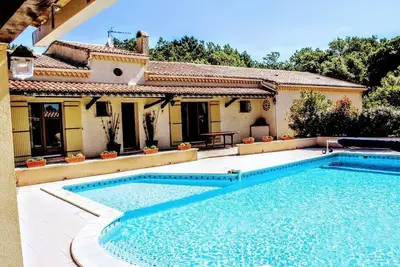 Image de Villa climatisée avec piscine privée au calme, terrain clos