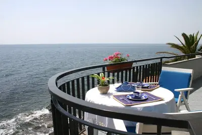Image de Une Terrasse Sur La Mer