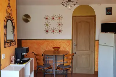 Image de Appartement style 'oriental', cosy, calme, au bord de la forêt, près de l'océan