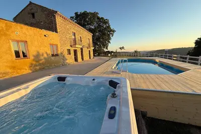 Image de Ferme en pierre napoléonienne idéale pour les animaux domestiques et les enfants avec une vaste zone clôturée verte