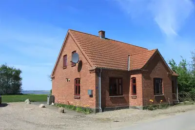 Image de Charmant chalet sur la belle péninsule Agerø avec chemin privé à la plage privée.