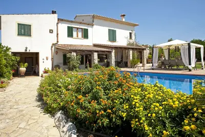 Image de Belle villa orange à Muro, Belle villa parmi les orangers